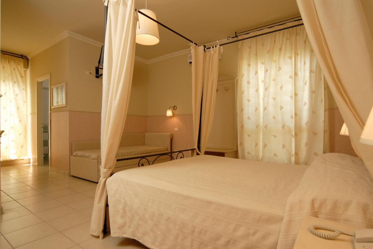 Hotel Mocambo Piscina E Spiaggia San Benedetto del Tronto Eksteriør bilde