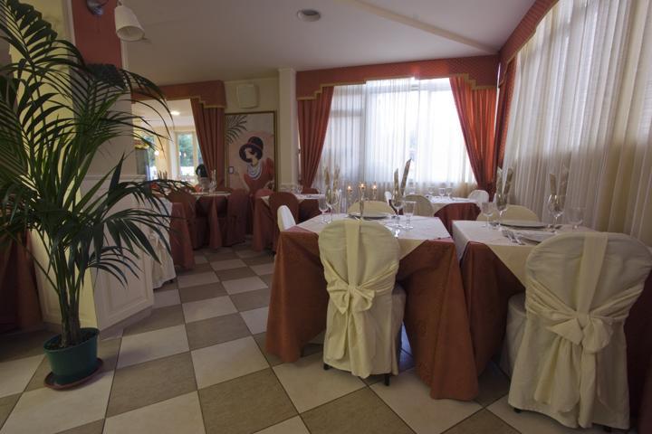 Hotel Mocambo Piscina E Spiaggia San Benedetto del Tronto Eksteriør bilde