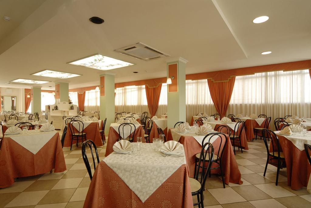Hotel Mocambo Piscina E Spiaggia San Benedetto del Tronto Eksteriør bilde