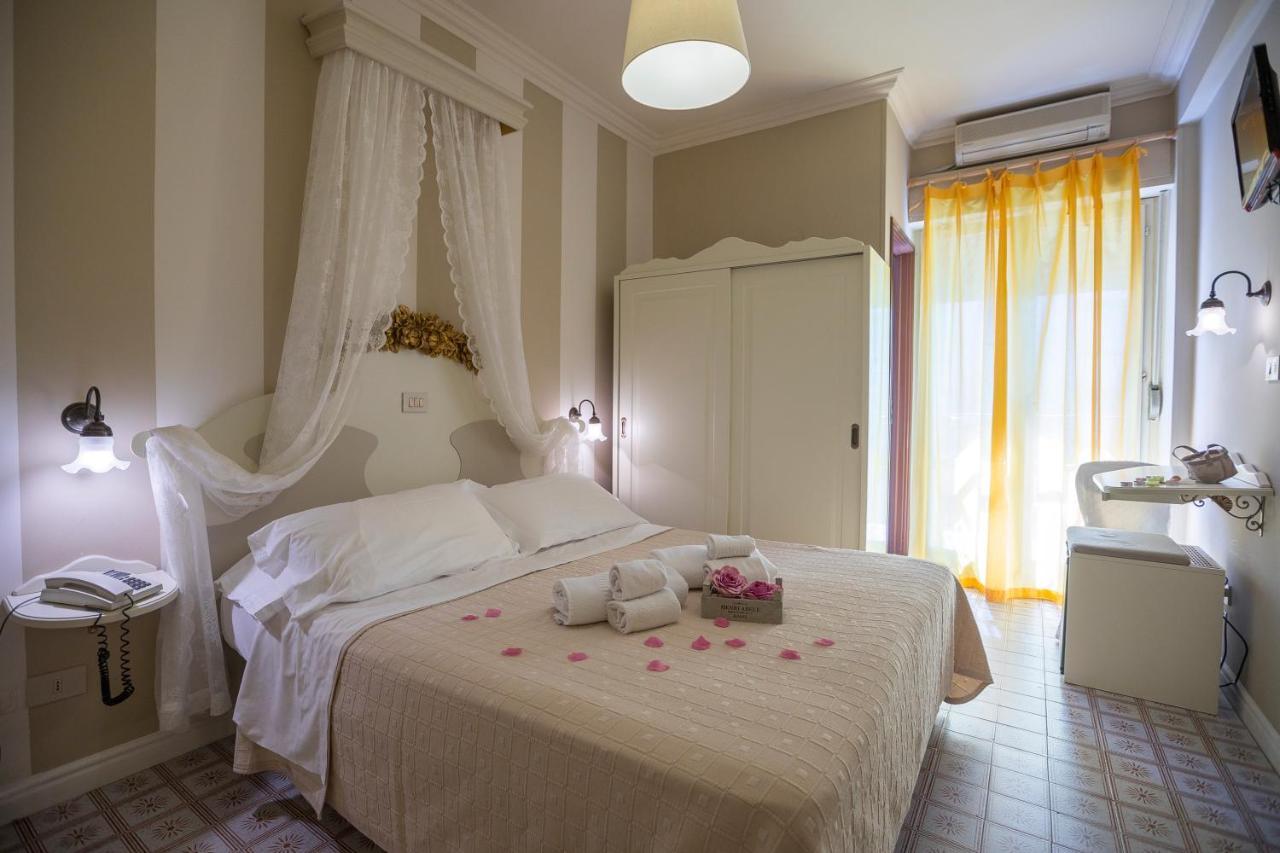 Hotel Mocambo Piscina E Spiaggia San Benedetto del Tronto Eksteriør bilde