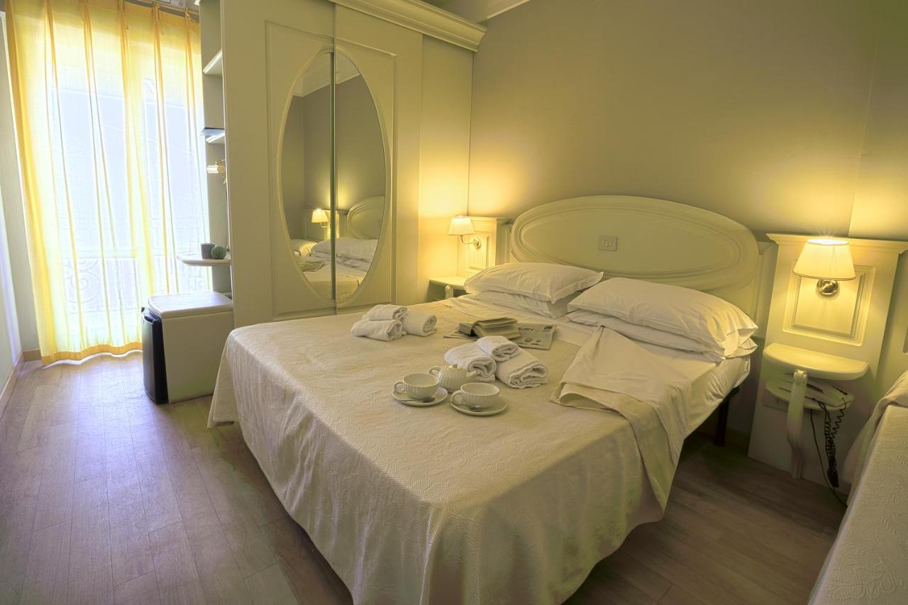 Hotel Mocambo Piscina E Spiaggia San Benedetto del Tronto Eksteriør bilde